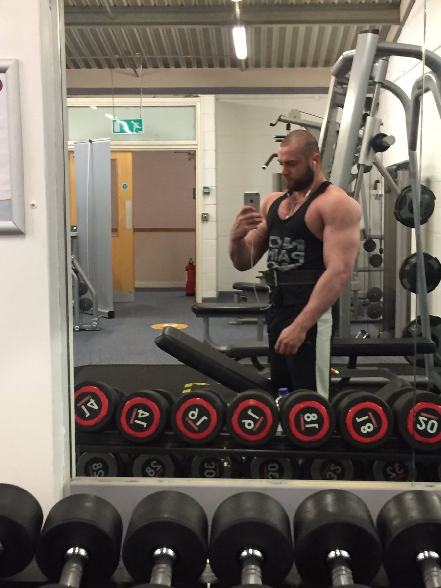 Musclehead96's tweet photo. Who wants to serve an alpha like me #findom #gay #mistress #alpha #bisexual https://t.co/WKzy3vxbwI