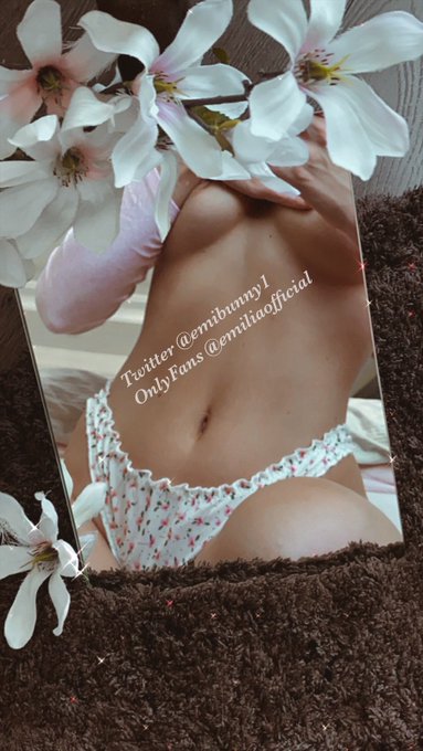 RT if you like nudes 😜   https://t.co/tfYrz6zeS5 https://t.co/WMWUbjJy8u