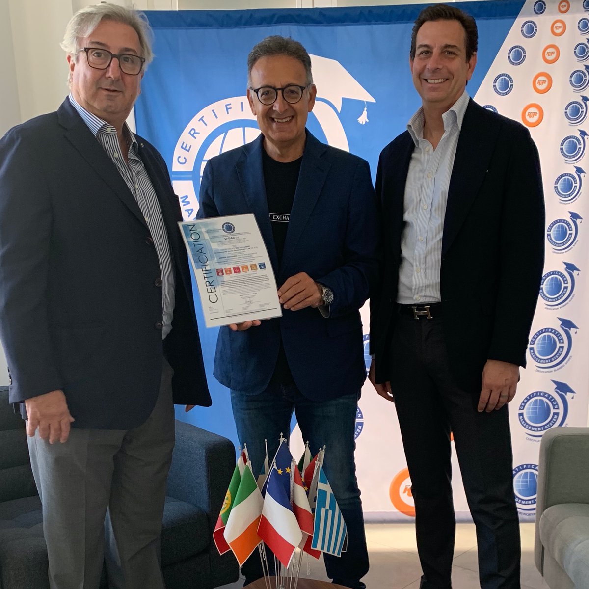 🌱🌱[ SOSTENIBILITA']🌱🌱
2020-08-05 Consegna ufficiale a Vincenzo Elifani e Fabio Brutto di #Sagad,della #Certificazione della #Sostenibilità che sottende, tra le altre, le certificazioni #CERTIFICATIONMilano #ISO37001 e #ISO27001. Complimenti #Certification #Sustainability #ISO