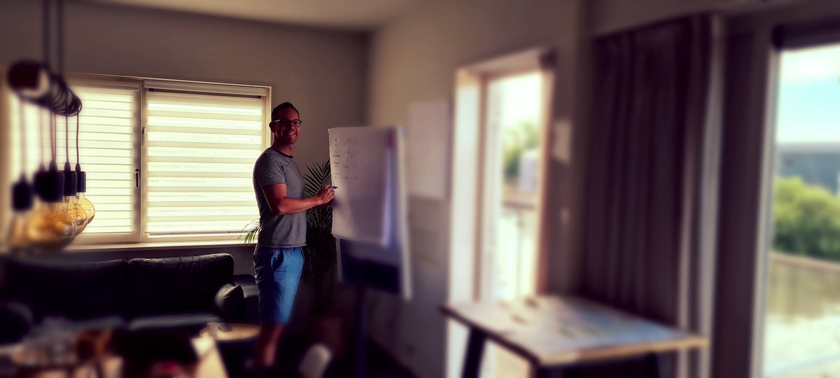 peterscherjon's tweet photo. Samen met @HansHeres werken aan het programma van ons uitverkochte 2 daags leiderschapsevenement 'Het is de leider' eind augustus: wat een feest :) Goed nieuws voor iedereen die we nu moeten teleurstellen: in november organiseren we vanwege de grote belangstelling de 2de editie! https://t.co/iIL7EIN1fF