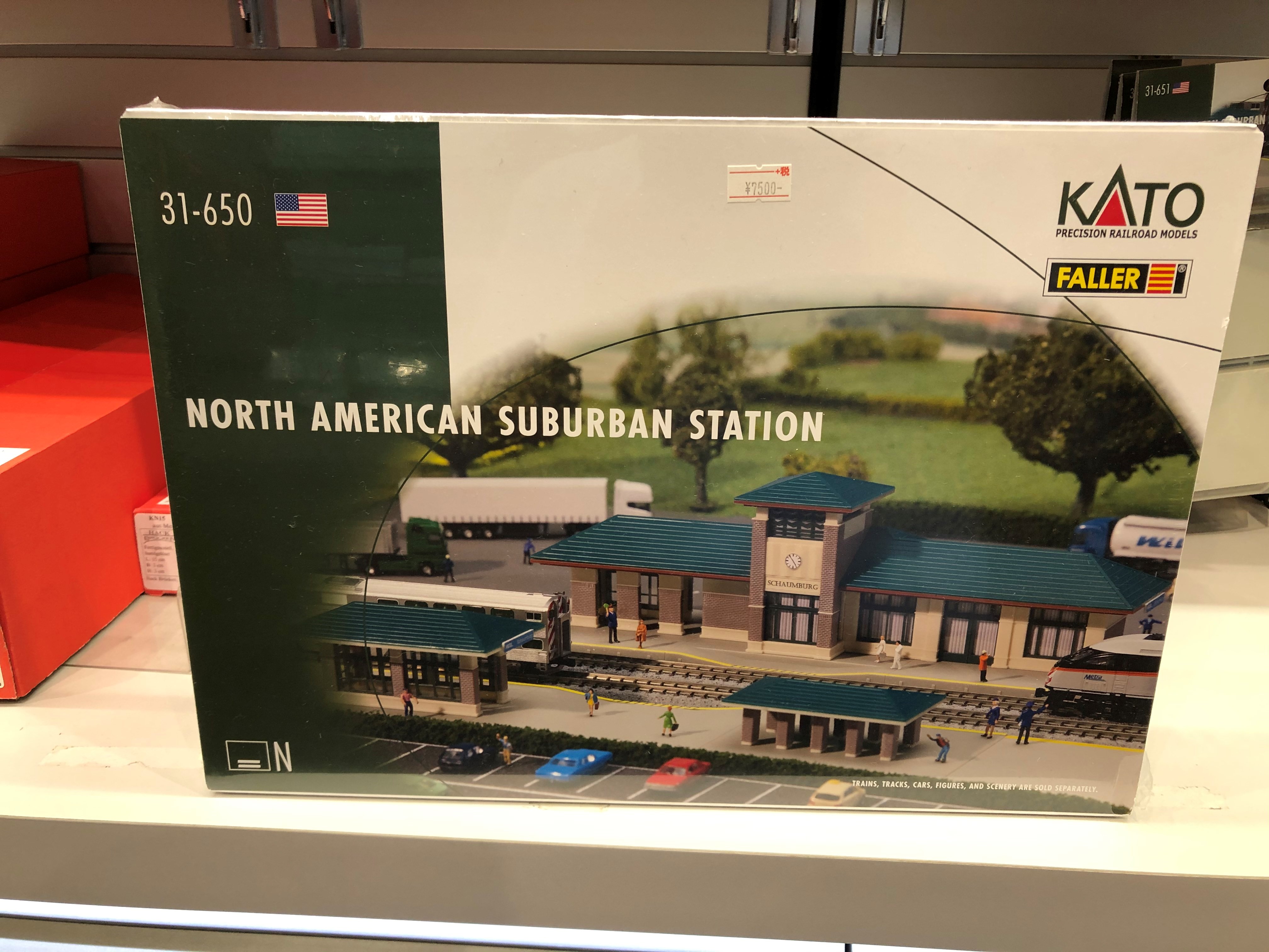 ホビーセンターカトー東京 Kato Faller Katoとfallerのコラボ商品として アメリカの駅 もございます Katoの米国法人 Kato Usa が所在するイリノイ州シャンバーグの駅をモデルとしたキットです 説明書は英語ですが イラストや写真中心なので簡単に