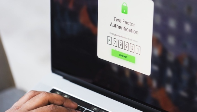 Die Anzahl von #CredentialStuffing Attacken auf Finanzdienstleister weltweit ist alarmierend. Das Prinzip ist einfach: Immer wieder werden Anmeldedaten der Kunden von Online-Händlern, Maildiensten oder anderen Plattformen gestohlen. <a href="/Akamai/">Akamai Technologies</a> <a href="/gerd_giese/">Gerd Giese</a> bit.ly/31rNwXx