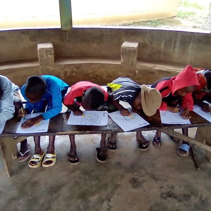 LiberiaAnimal's tweet photo. We continue to create learning opportunities  for many children and cement their love and compassion for animals through door to door humane education during these challenging times of global health pandemic. 
#HumaneEdcation #Education #Kindness #AnimalsMatter #Artwork #Artistic https://t.co/k7fc9ggKWS