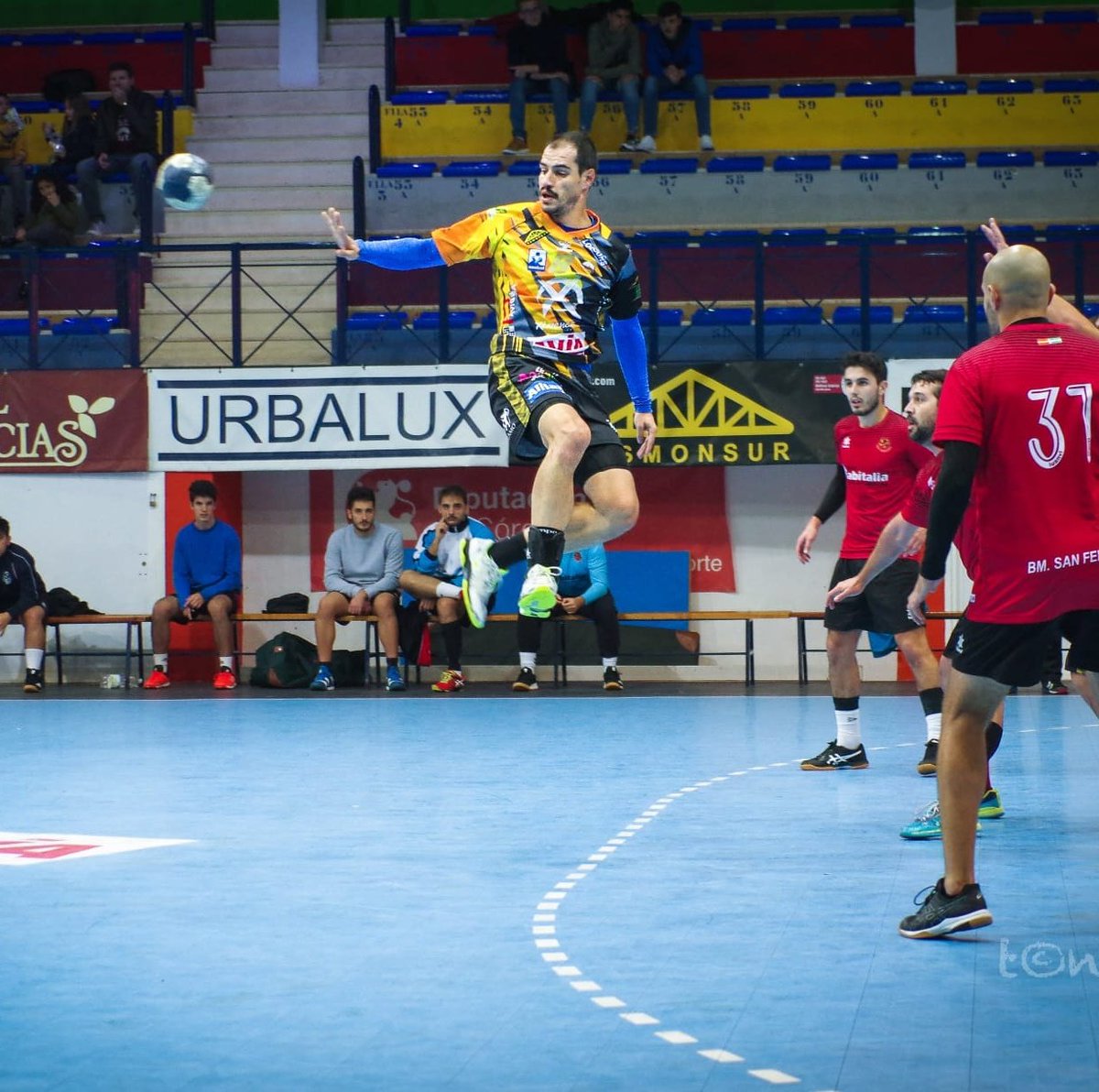 BmXimenez's tweet photo. 📢📣 BAJAS📣📢

Javi Ollero (@Jolleropulgar) se desvincula del club para volver a su tierra natal 😢

Le deseamos toda l suerte dl mundo y agradecemos su labor encomiable durante tantos años ligado a nosotros

Esta siempre será tu familia🤗 

#VamosMiGenil #VamosAX #FuelleIsBack https://t.co/kKVSEiLAih