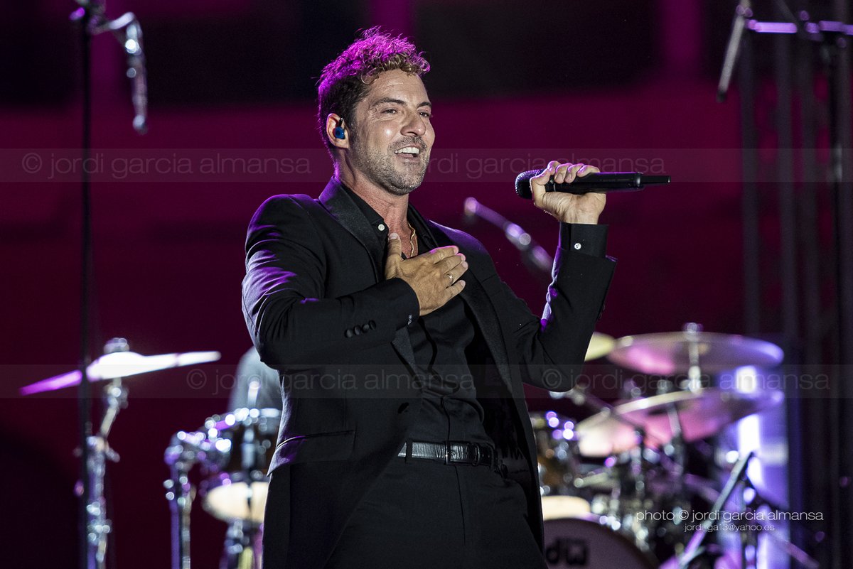 JordiGarciaA's tweet photo. Concierto de @davidbisbal en el @FPedralbes #pedralbesvola #fpedralbes #FesPedralbes #festivaljardinsdepedralbes @Concert__Studio #concertStudio #live #music #davidbisbal #Intimo2020 @universalspain @GTSTalent #soldout #music #live #concert 5-8-2020 📷: @JordiGarciaA https://t.co/jaOwUX1hci