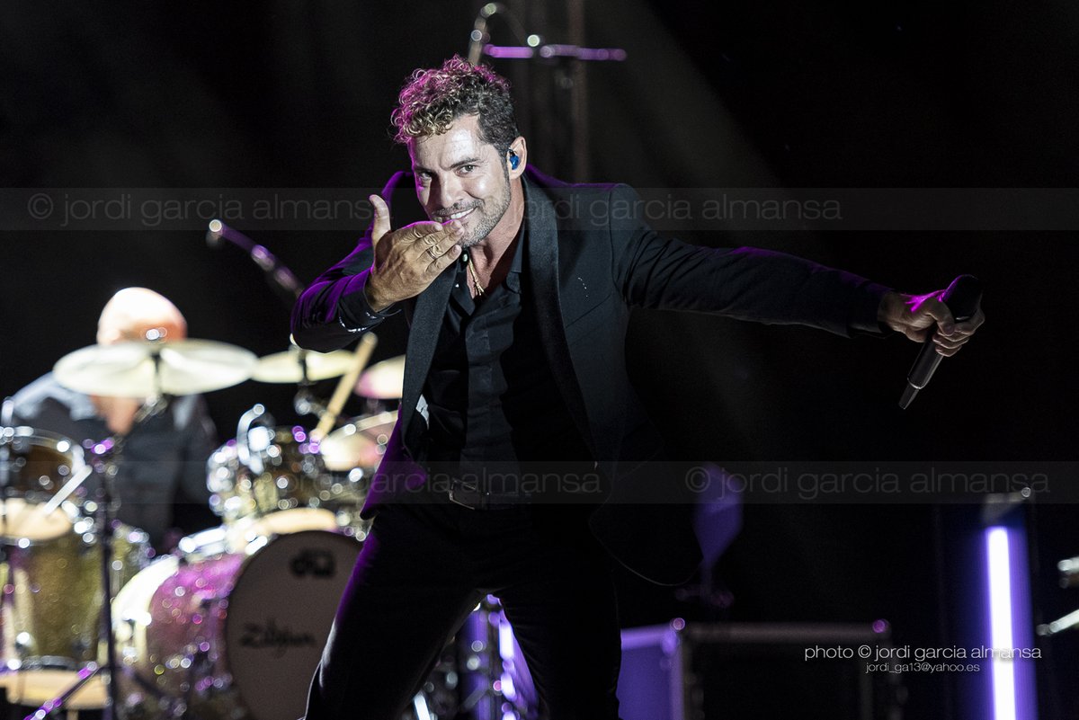 JordiGarciaA's tweet photo. Concierto de @davidbisbal en el @FPedralbes #pedralbesvola #fpedralbes #FesPedralbes #festivaljardinsdepedralbes @Concert__Studio #concertStudio #live #music #davidbisbal #Intimo2020 @universalspain @GTSTalent #soldout #music #live #concert 5-8-2020 📷: @JordiGarciaA https://t.co/jaOwUX1hci