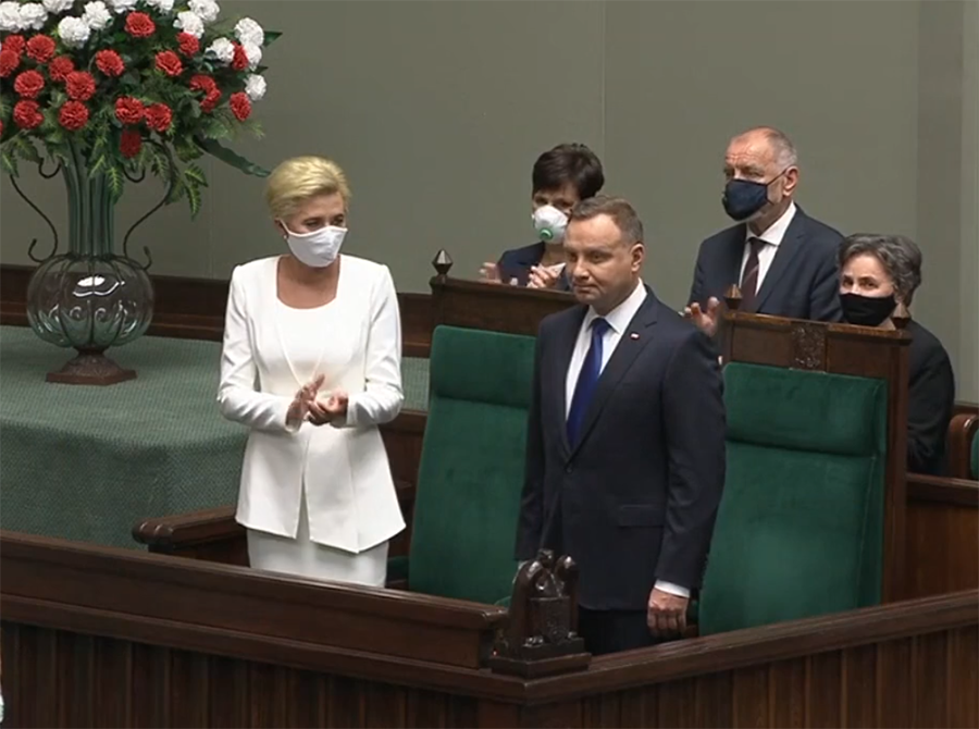 JacekOsuch2's tweet photo. ❗️PILNE❗️

Prezydent Andrzej Duda złożył uroczystą przysięgę przed Zgromadzeniem Narodowym‼️👏🇵🇱

#DUDA2020 #NiechŻyjePolska🇵🇱 https://t.co/8h8CjhgUbh