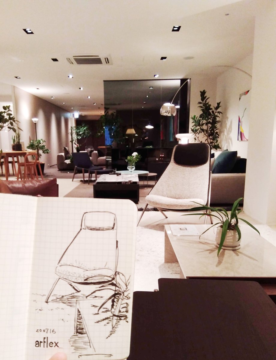 loopool_info's tweet image. アルフレックス大阪での個展も先日で無事終了しました。海外での販売が多いので国内のコレクターさんの元にも作品が届けられて嬉しい限りです。皆さまありがとうございました！！

#町山耕太郎 #アルフレックス #アルフレックス大阪 #ノイエ #抽象画 #アート #インテリアデザイ #kotaromachiyama