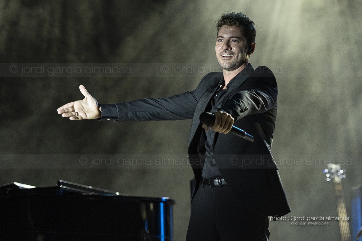JordiGarciaA's tweet photo. Concierto de @davidbisbal en el @FPedralbes #pedralbesvola #fpedralbes #FesPedralbes #festivaljardinsdepedralbes @Concert__Studio #concertStudio #live #music #davidbisbal #Intimo2020 @universalspain @GTSTalent #soldout #music #live #concert 5-8-2020 📷: @JordiGarciaA https://t.co/JI2vtVkAd1