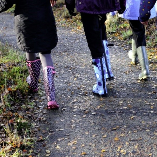 NatureScot's tweet image. Outdoor learning supports good #mentalhealth, engages learners &amp;amp; offers fresh air &amp;amp; space. With schools reopening following #Covid19 we're launching the #greenspace map for #outdoorlearning – a new tool jointly developed with @esriuk &amp;amp; @OrdnanceSurvey: ow.ly/CmsM50ASaWj
