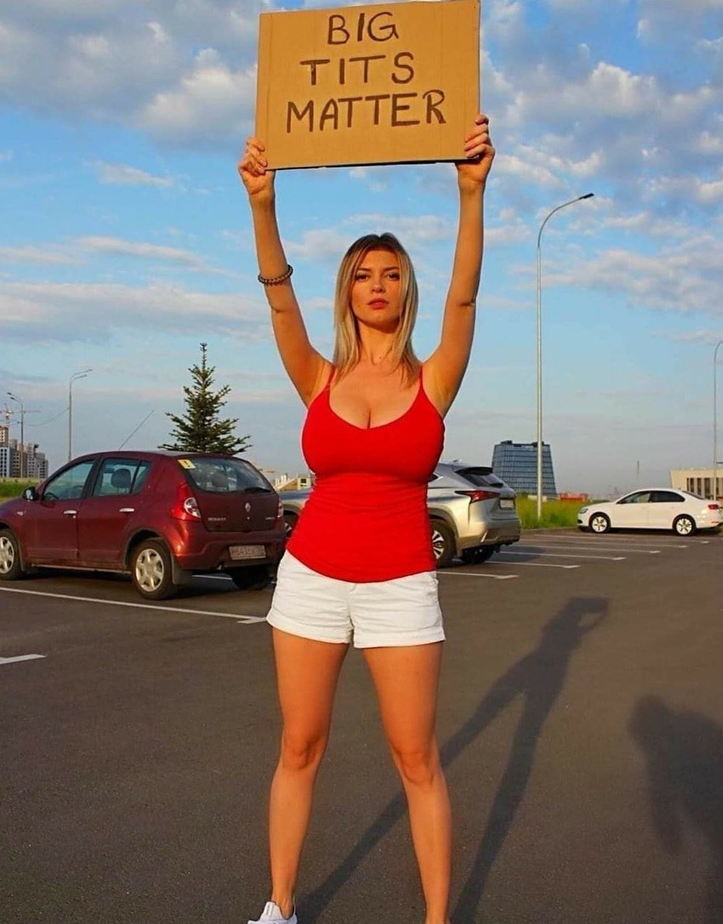 EeuVuBTWAAEG_IL?format=jpg&name=large