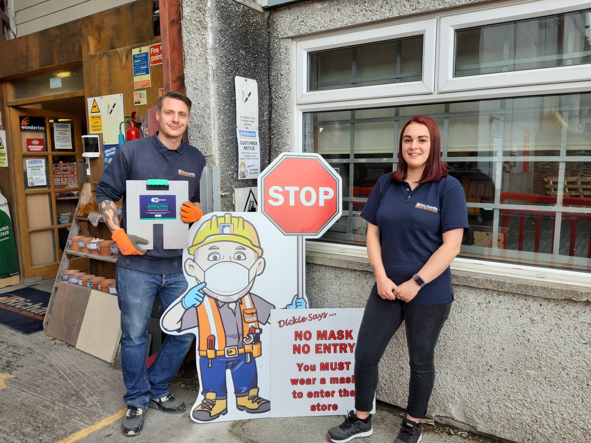 #Calderlead Staying Safe with Jodie and Jay <a href="/RichardsBuilder/">Richards BM</a> in Sunny Liskeard #Calderlead striking plate #roofing #makinglifeeasier #leadwork