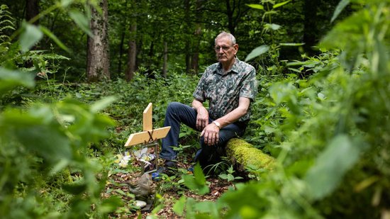 „Wer hat meine Tochter getötet?“, will ein Vater wissen. Er selbst entdeckte die Leiche seiner Tochter in einem Klosterwald. Jetzt sucht er Gerechtigkeit. Bewegende Story von <a href="/dirkfisser/">Dirk Fisser</a> mit eindrucksvollen Fotos von Michael Gründel. noz.de/deutschland-we…