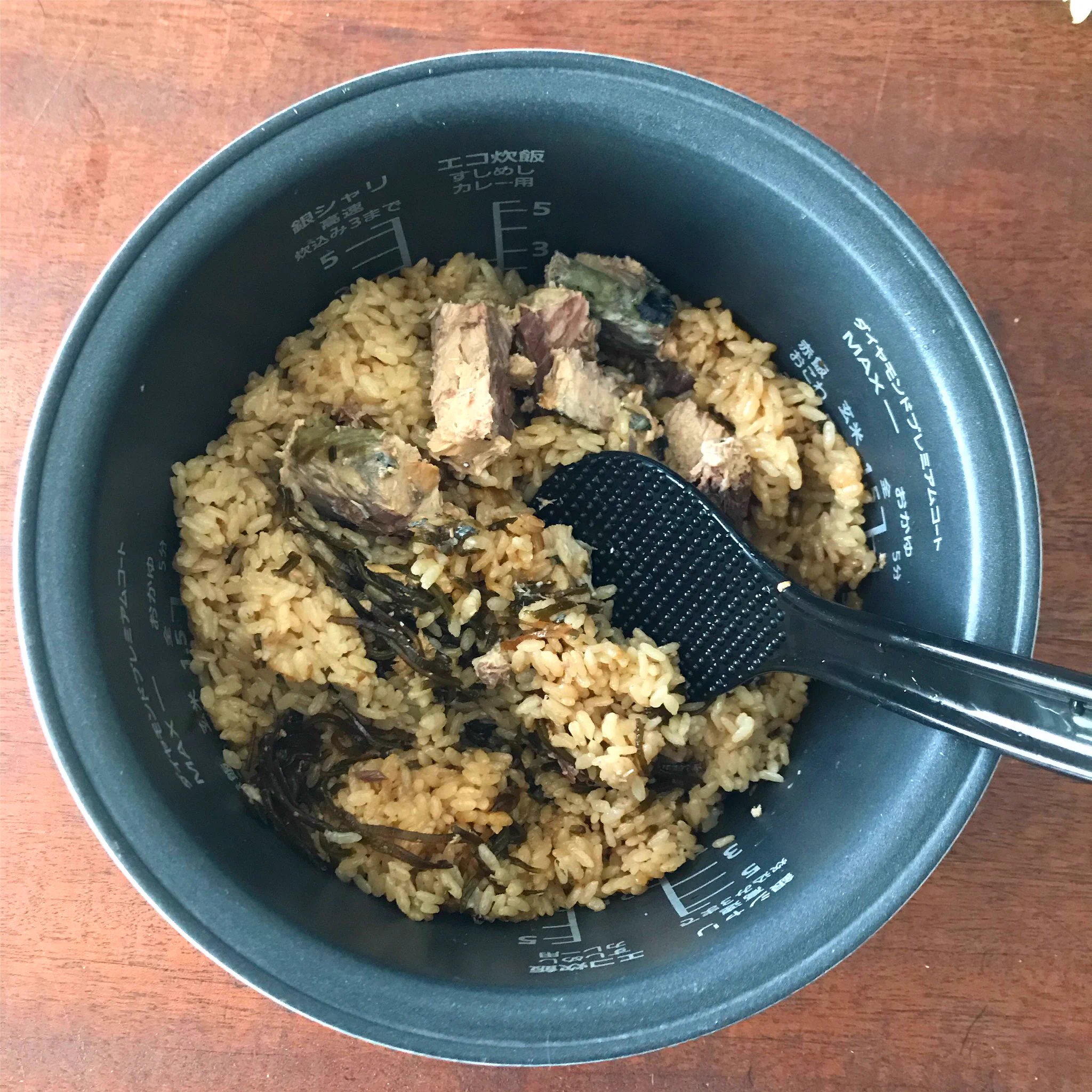 調味料は不要？！サバ缶と塩昆布の旨味がたまらない、「サバ缶昆布めし」のレシピ！