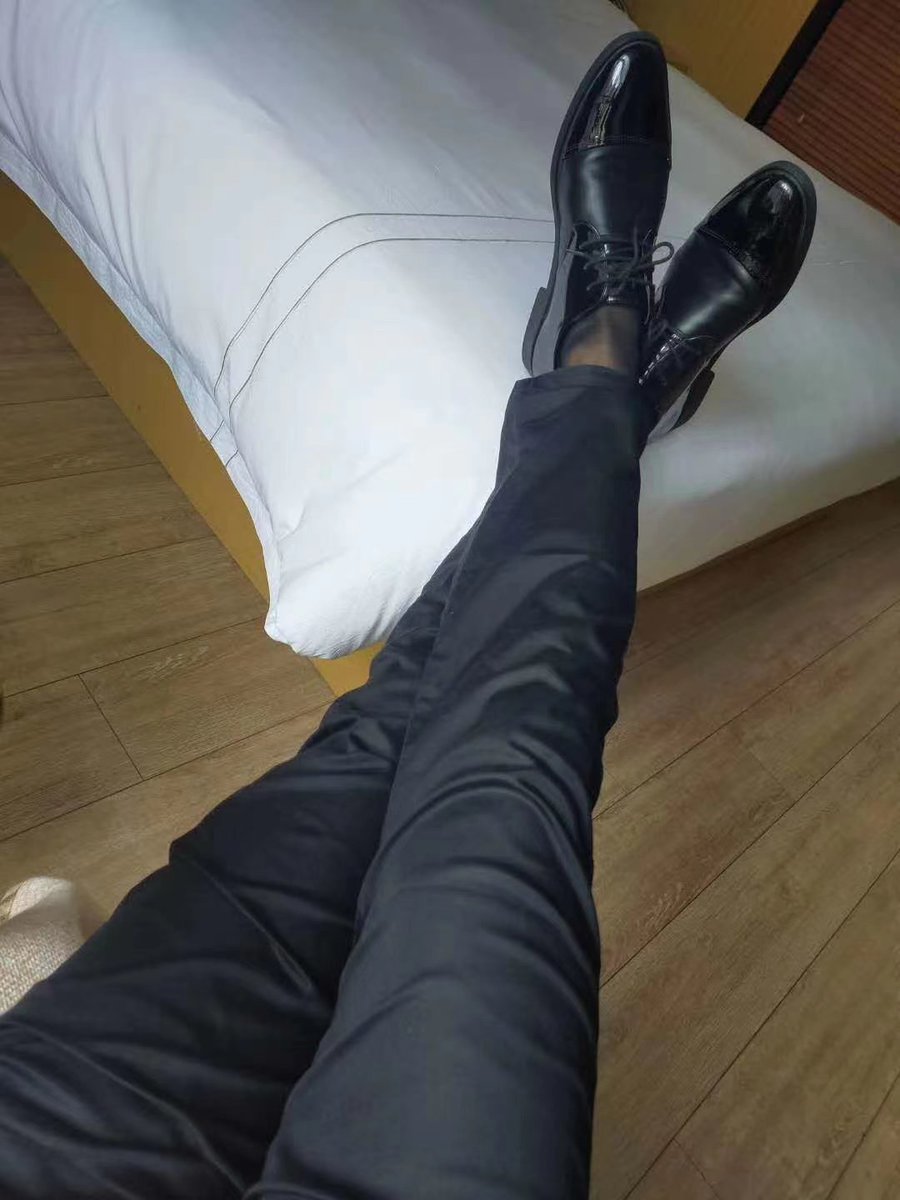 正装男孩，26岁，苏州，有喜欢的私信我，可看脸照，私信发你照片