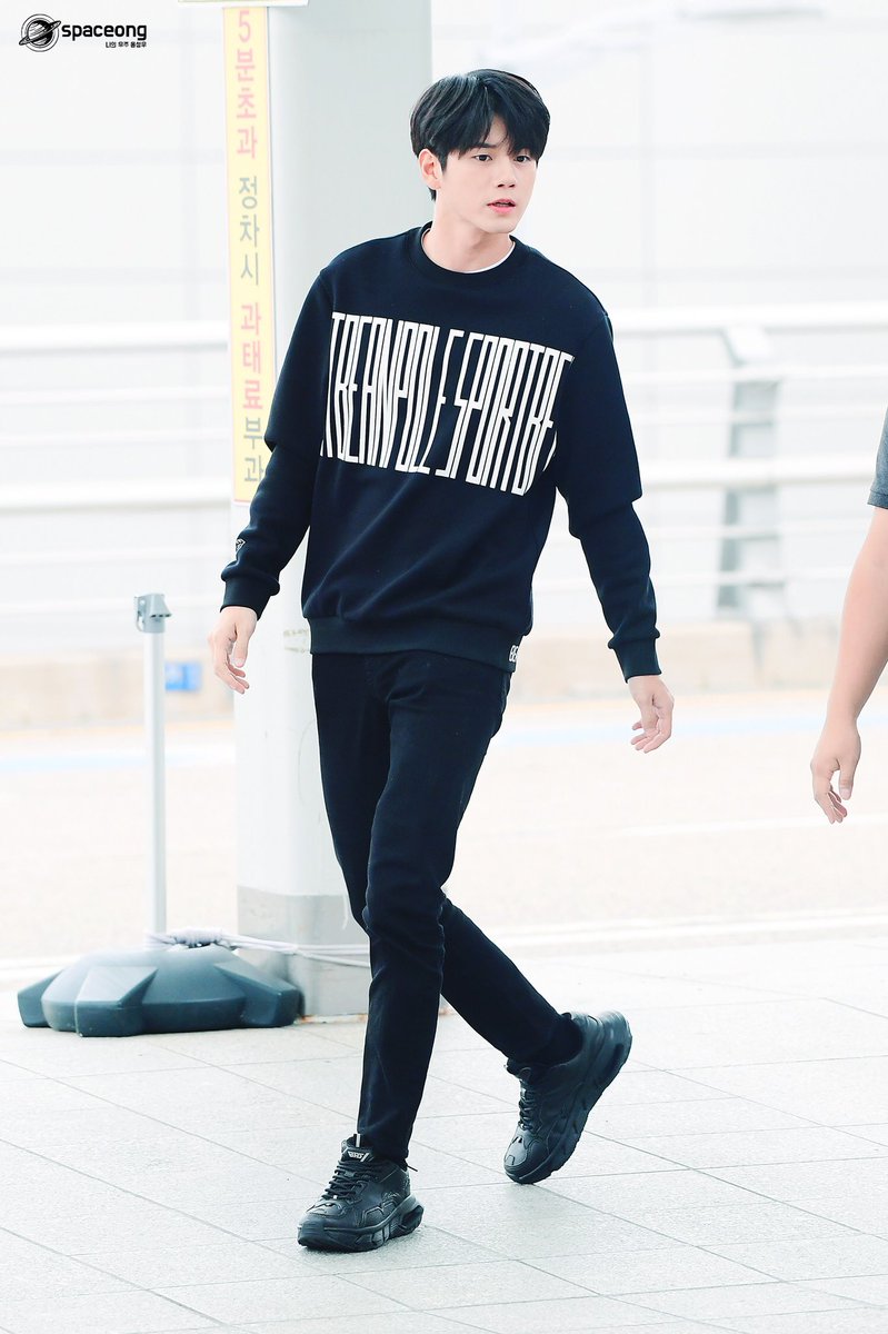 6. Fave airport fashionAll-black Ong is a classic. 