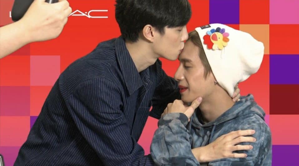 trabuoichum's tweet photo. 🦖🦊 #MACxPromBenz

-

6 - on benz's forehead
7 - on prom's forehead
8 - on benz's cheek

#prompayy #BENZALERT #PromBenz #PromBenzPaintLuv https://t.co/ylxTz9WFw8
