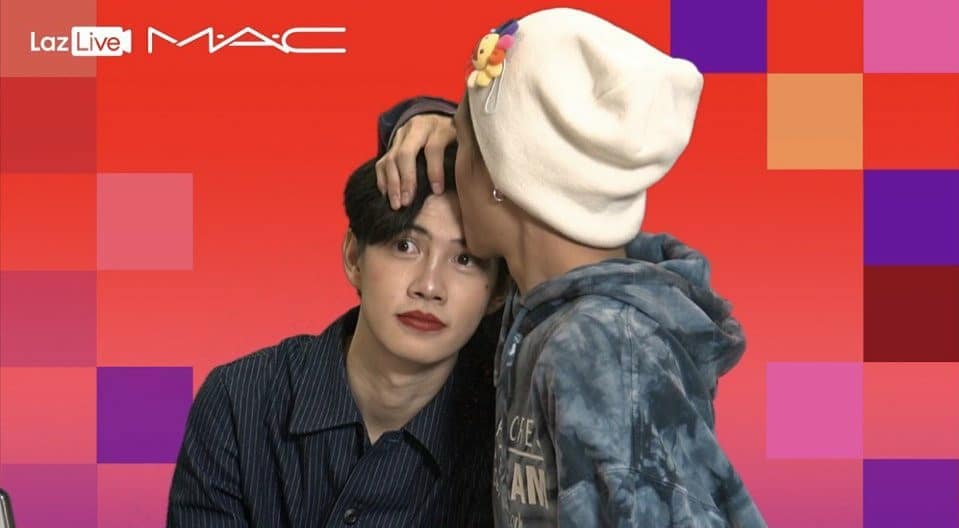 trabuoichum's tweet photo. 🦖🦊 #MACxPromBenz

-

6 - on benz's forehead
7 - on prom's forehead
8 - on benz's cheek

#prompayy #BENZALERT #PromBenz #PromBenzPaintLuv https://t.co/ylxTz9WFw8