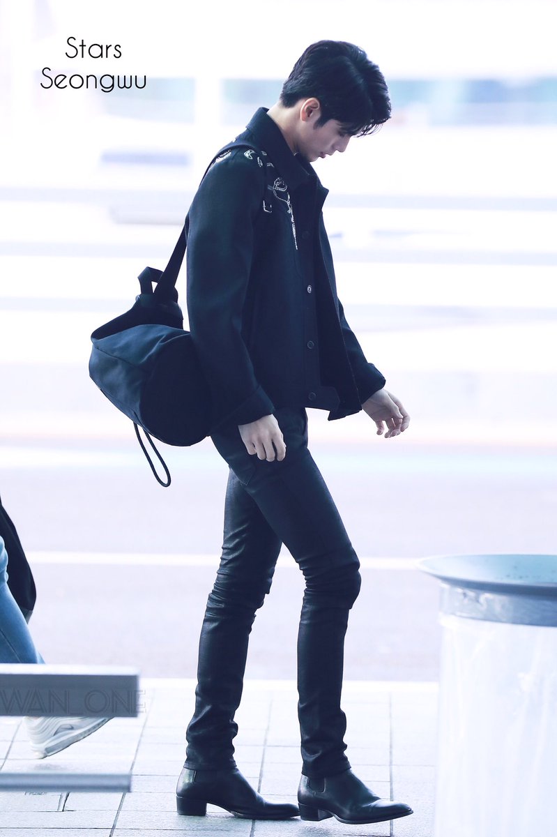 6. Fave airport fashionAll-black Ong is a classic. 