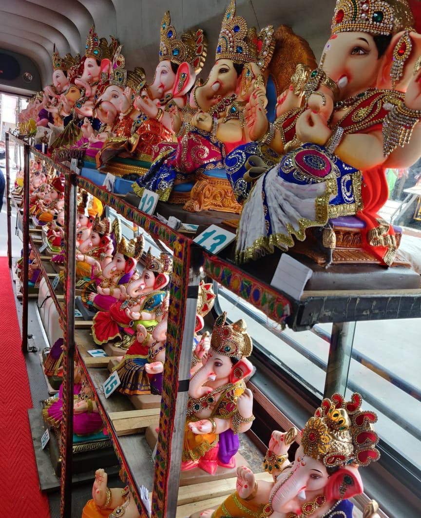 ProblemSolver_V's tweet photo. "GANPATI TO YOUR GHAR"
We are Thankful to @mauliabakatke to take an Initiative of bringing "Ganpati to Your Home"by providing Vehicle along with arranging local artists to offer environment friendly &amp; affordable Ganpati Idols.
@puneruralpolice @CPPuneCity @collectorpune1 @PuneZp https://t.co/ptqXFXnQ4w