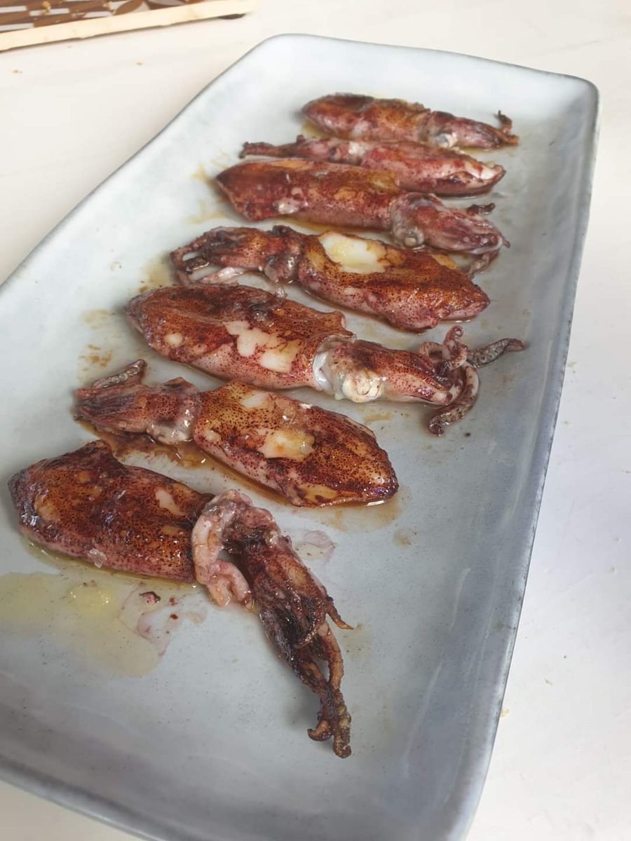 Si la mar los trae hazles un sitio. ¡Son el verano! #chipironesalcarbón #micandelitaarroceria