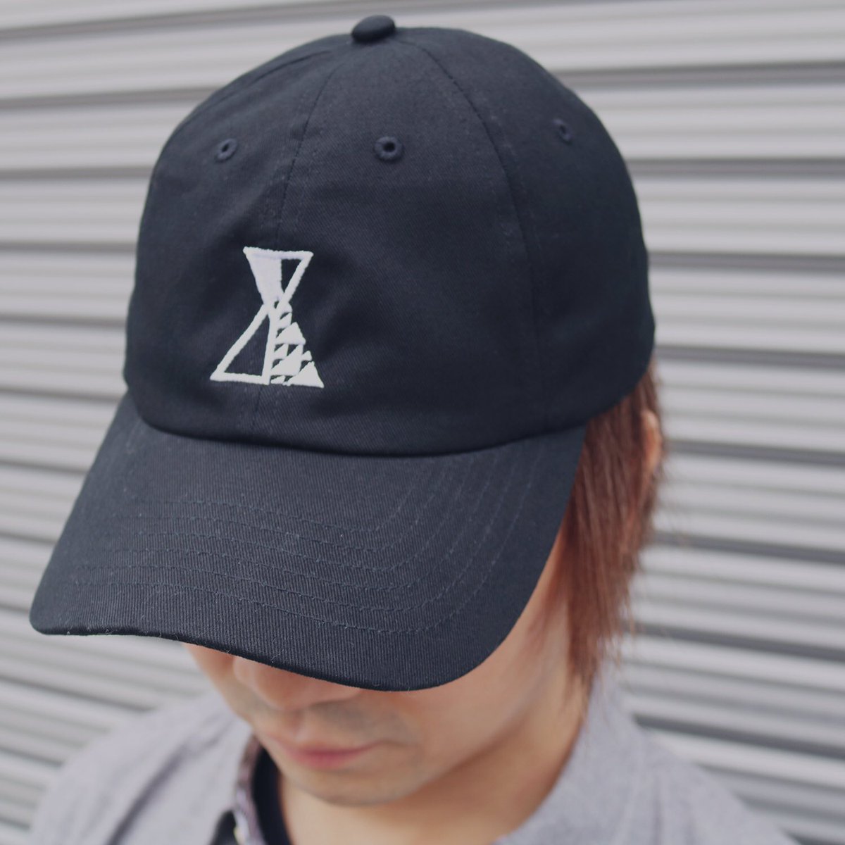 turigono's tweet photo. 暑い夏に使えるキャップが新登場🖤
素材はコットンツイルで、後ろにはクリップアジャスター付。
ロゴの刺繍はホワイト、ブラック、グレーの3カラーです🧢

オンラインショップにて販売中⇣
https://t.co/lyP777DzrO https://t.co/apKrdthGw1