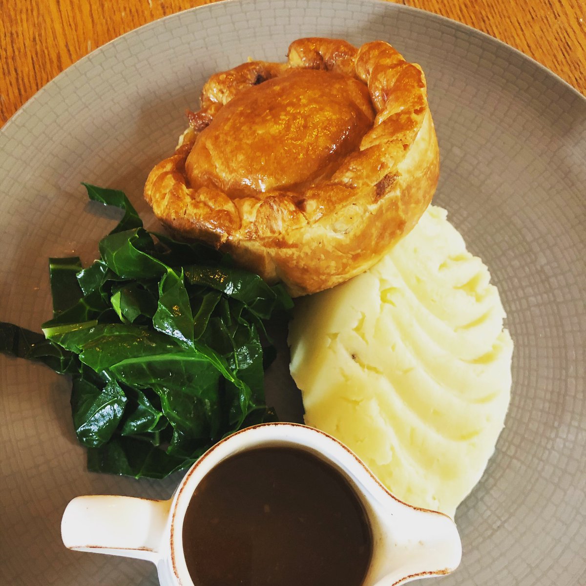 TheBolloHouse's tweet image. Fancy a mid week treat? How about our amazing Charter pie, chicken, mushroom, ham &amp;amp; leek, mashed potatoes, greens ?? @thebollohouse 

#thursdaythoughts #pies #lovepie #thebollohouse #chiswickfood #chiswickfoodie #chiswickpark #chiswickbusinesspark #fabfood #instafoodgram