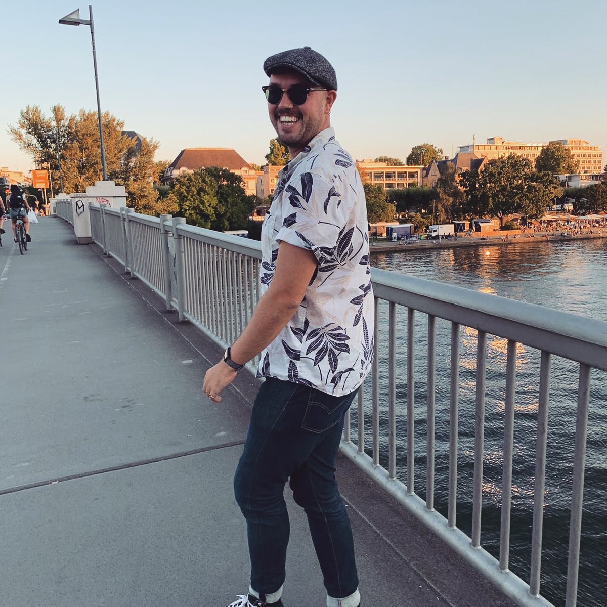 RJHunterMusic's tweet photo. I'm THIS happy that my new single is out tomorrow, have you pre-saved it yet ? Great thanks. Oh, and I'm performing live on Radio Frankfurt tonight for the #SkylineSessions.
Pre-save 'Stir All Night': https://t.co/Qy57qdmOWi https://t.co/sX5V0uODvj