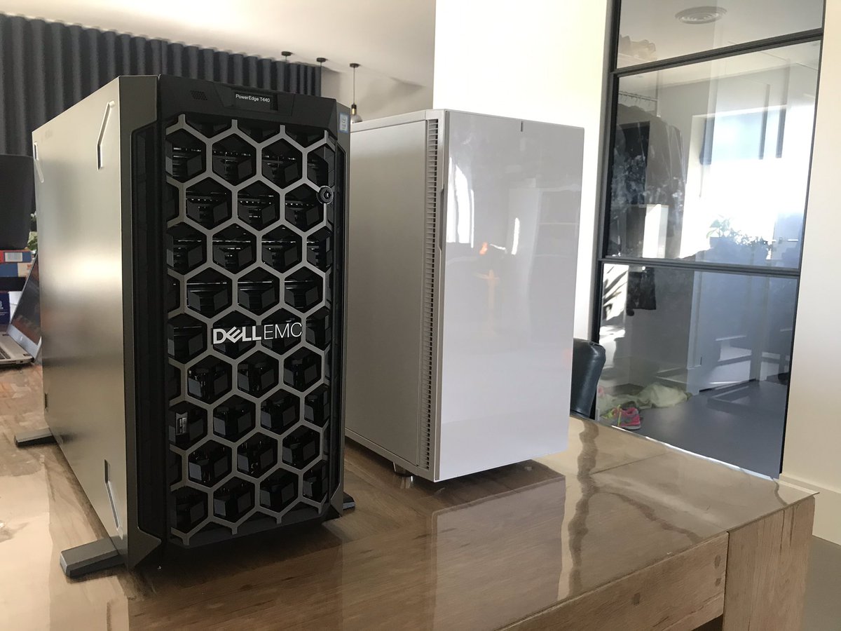 vmroe_nl's tweet photo. Today I replaced my SuperMicro Homelab with a brand new Dell PowerEdge T440! #vmware #vExpert #homelab #vcommunity https://t.co/vNZZ3c81vo