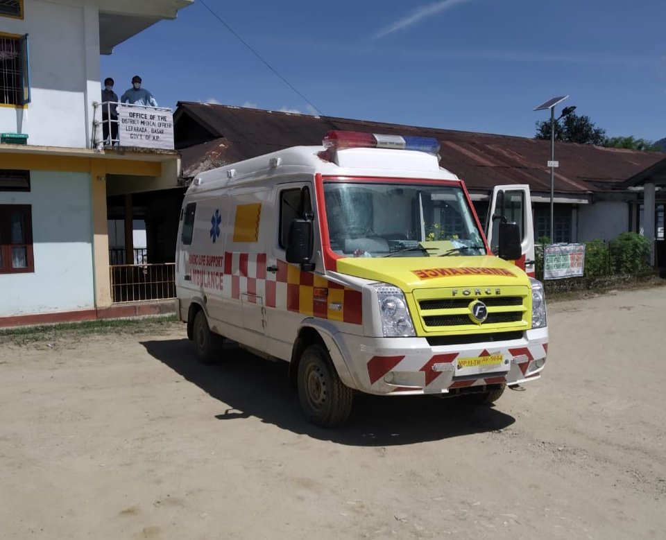 BasarGokar's tweet photo. Thanks to Pema Khanduji (HCM), Alo Libangji (HM, H&amp;FW) and Health department for providing a "LIFE SUPPORT AMBULANCE" amidst the COVID-19 pandemic. This will help the Doctors/frontline workers in dealing the COVID-19 cases in large. https://t.co/t1gGOy9Hjp