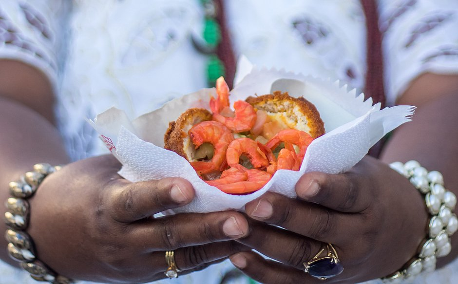 correio24horas's tweet photo. Vai faltar dendê em Salvador: produto já não existe nas fábricas e estoque está escasso

Motivo seria a baixa safra na Costa do Dendê; problema agrava a crise das baianas de acarajé durante a pandemia https://t.co/Du2U5yioRc #correio24h https://t.co/e8EoNBr97x
