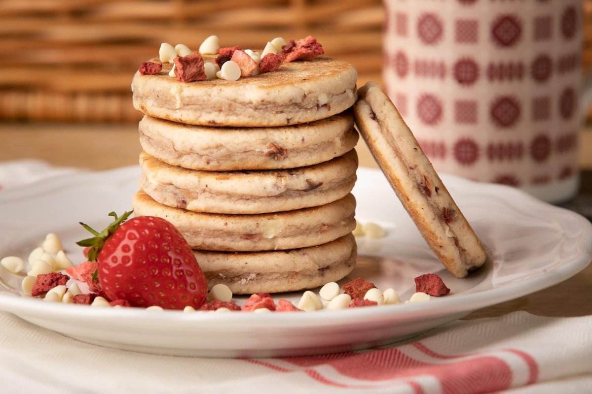 Strawberry &amp; White Chocolate Welshcakes? Yassss please! 🙋🏼‍♀️Head to your local Co-op store to grab a pack of these beauties!