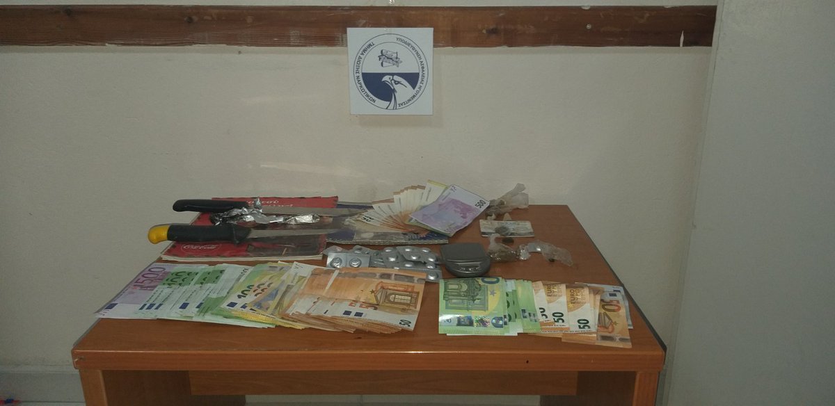 hellenicpolice's tweet photo. ✋🚓 Εξαρθρώθηκε από το Τμήμα Δίωξης Ναρκωτικών της Υποδιεύθυνσης Ασφάλειας Ηγουμενίτσας εγκληματική ομάδα που διακινούσε ναρκωτικά στην πόλη & την ευρύτερη περιοχή της Ηγουμενίτσας ➡ https://t.co/VuYTh6x4CB https://t.co/6W35HRG8Go