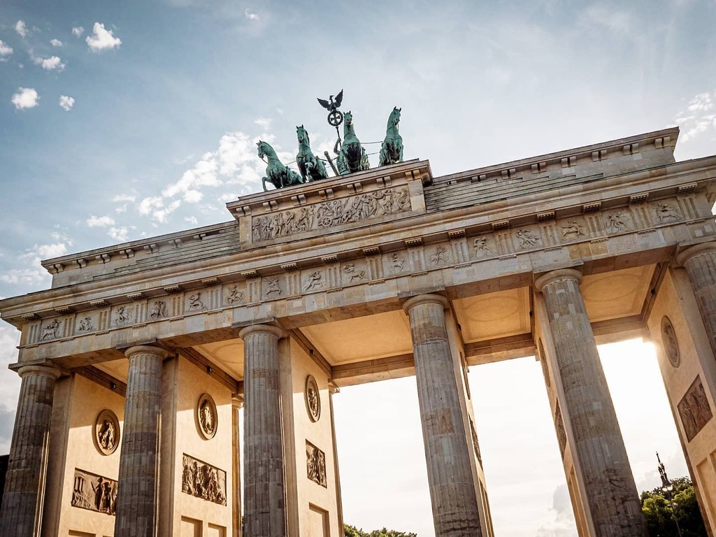 ||Brandenburger Tor Sonnenuntergang ***************************************** #architecture #architecturephotography #architecturedesign #buildingdesign #landmarks #architecturephoto #classicalarchitecture #landmarkworldwide #citybreak #architecturephot… instagr.am/p/CDiqxAiJprU/