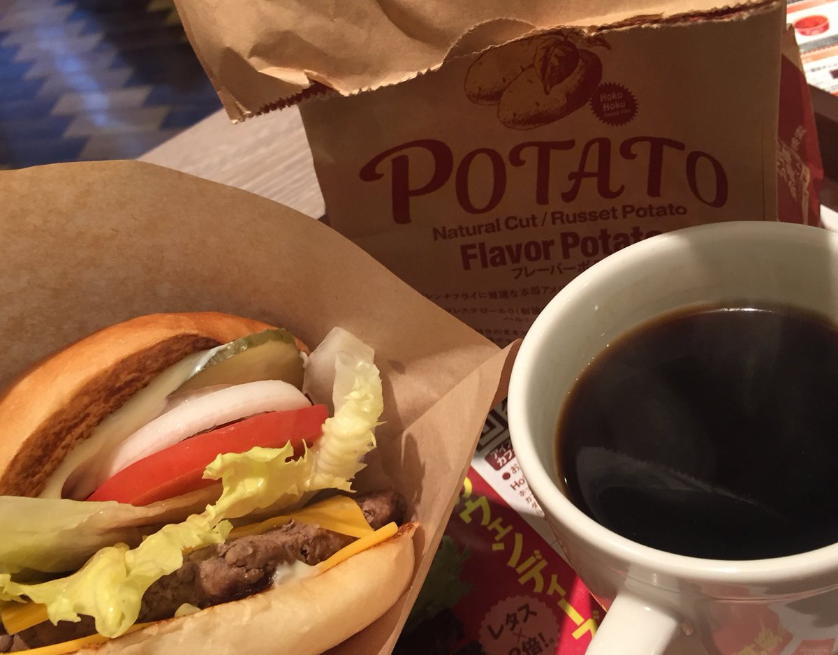 aokinapple15's tweet image. 出先で「ウェンディーズUSAバーガーセット 今週だけ500円」(普段は900円以上する)

を見て調べといた店蹴って飛びついちゃった😍

ファーストキッチンのふるポテも付き、コーヒーはモカ標準装備で満たされた☺️

コルトンにウェンディーズあったの懐かしい…。

#wendys #firstkitchen