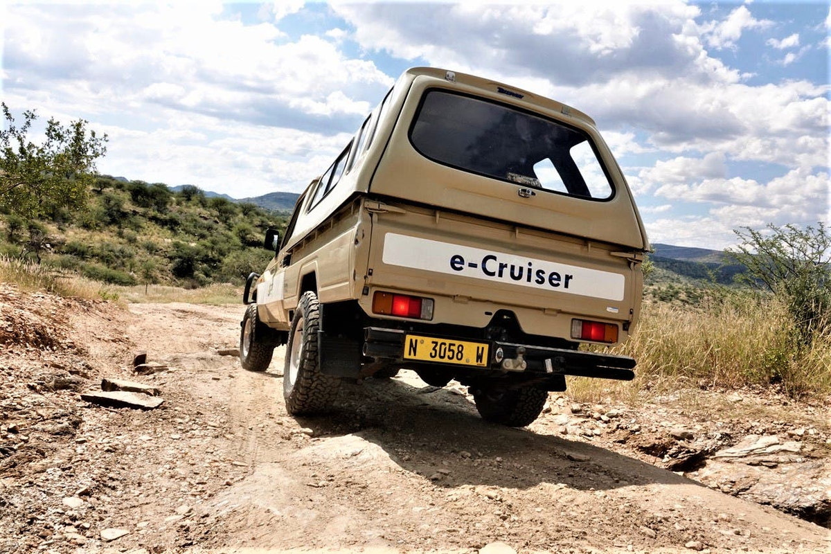A Namibian start-up is pioneering off-road e-mobility! E-Car Namibia is an electric vehicle retrofit company which converts 4x4 vehicles into green "bush cars" &amp; wants to scale up its activities. Contact us about this exciting investment opportunity! cleantechnica.com/2020/06/08/e-c…