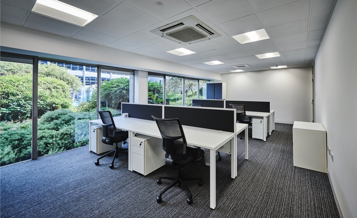 CardinalBusCen's tweet photo. A desk, an office or a whole floor - #Flexible offices to suit the changing needs of your #business in #Derby @CardinalSqDerby https://t.co/Eticgv9GVi
