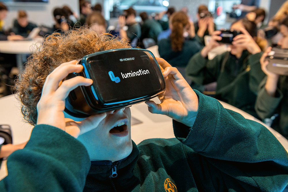 If you're interested in getting started with VR in your school, have a read of one educators journey to selecting the best fit-for-purpose hardware. 
buff.ly/3jOfdCg
#vr #AussieED <a href="/Lumination_Tech/">Lumination</a> <a href="/JJPurtonJones/">JJ Purton Jones</a>
