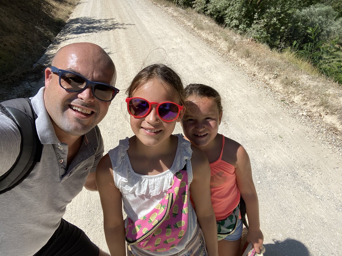 stevenhens's tweet image. Wandelen op steile strade bianchi. Proficiat @WoutvanAert! Nog meer respect voor je topprestatie!