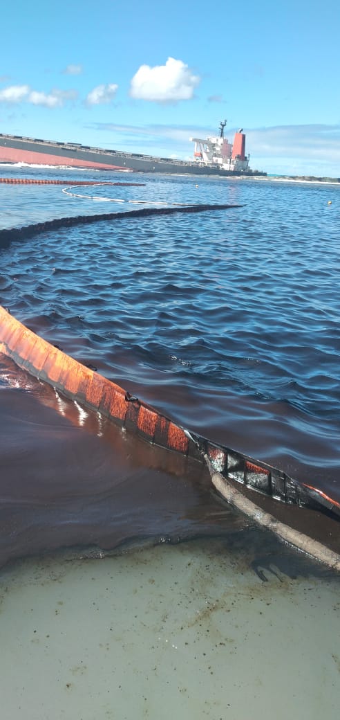 Maxwell_005's tweet photo. Oil Spill in Mauritius just now. Japanese Tanker was stuck on the reef there for several days/weeks. Despite public worry and outcry, the gov in place assured that it was empty and did nothing. Now its too late. The Blue Bay marine park ecosystem in grave danger. @BBCWorld https://t.co/fTQkwENNvy