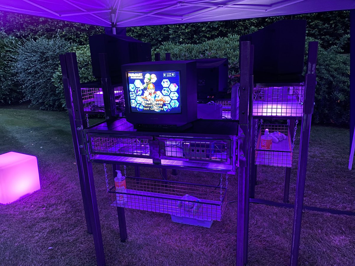 Joypadbar's tweet photo. We’ve updated our #JoyPods and #MultiPods for #CovidSecure #Gaming - using the Magic of #LAN and #SystemLink we’re still championing #LocalMultiplayer (albeit 2M apart) #events #covidsafe #retrogaming #CovidUK #GamingNews #COVID19 https://t.co/knuaosjjsU