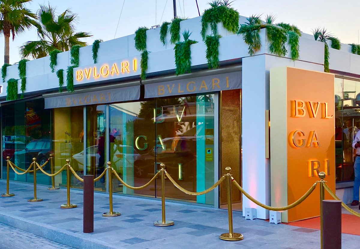 bookacorner's tweet photo. Loewe, Dior y Bvlgari en Ibiza, Moschino en Puerto Banús son algunas de las marcas que han montado pop-up stores en este verano 2020.

https://t.co/dv2FlPFp7l

#popupstore #retail #fashion #lujo #verano2020 https://t.co/qSKS3dhwZ5