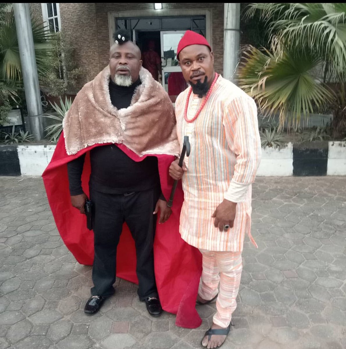BettyBelle101's tweet photo. So this nollywood actor is #bbpraize father mad oo.the one on the right #bbnaijalockdown2020 #KiddErica #kiddrica https://t.co/lcUf6kY4hn