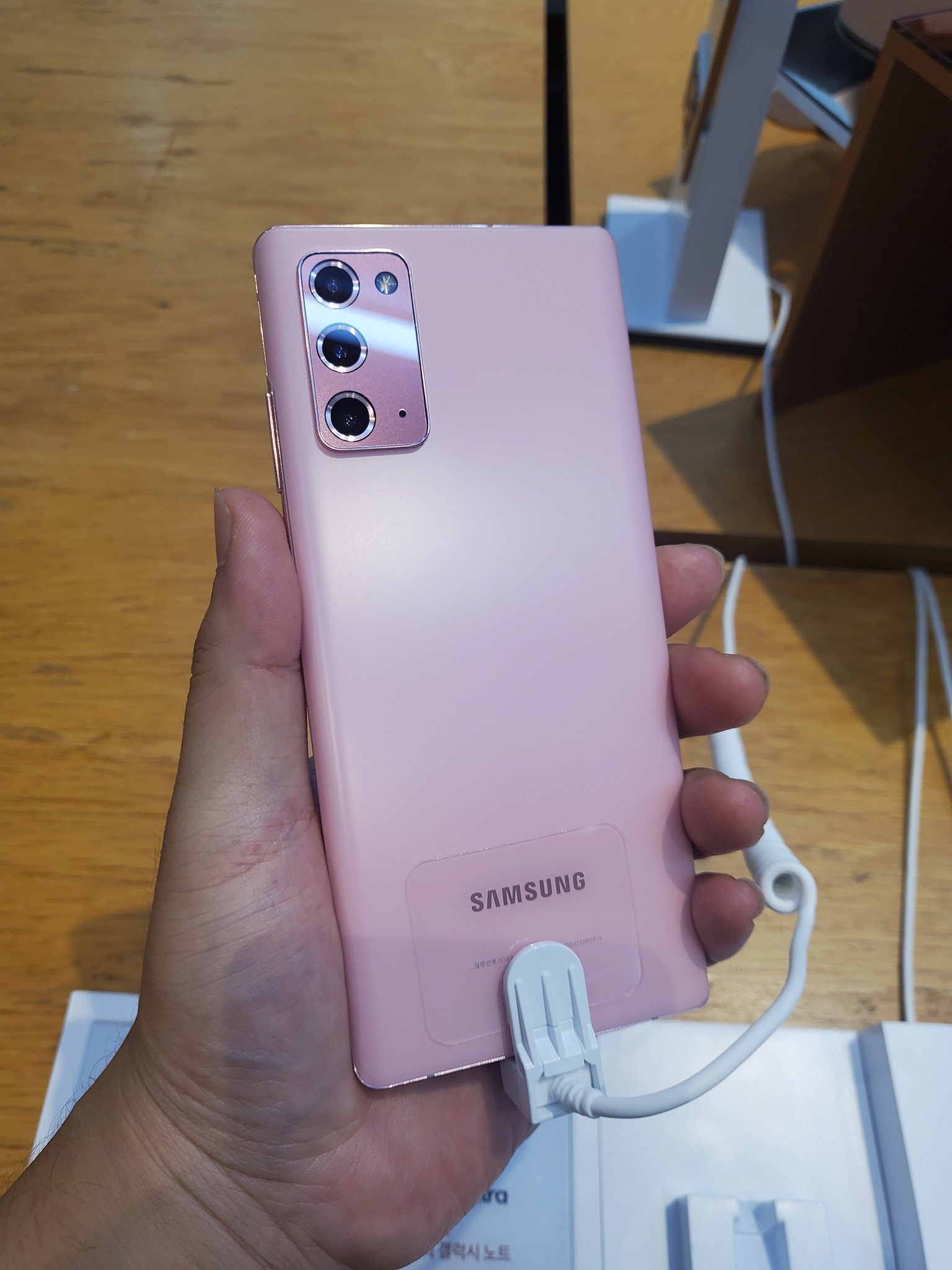 粉色来了！三星联合运营商为 Galaxy Note 20 推出三款新配色