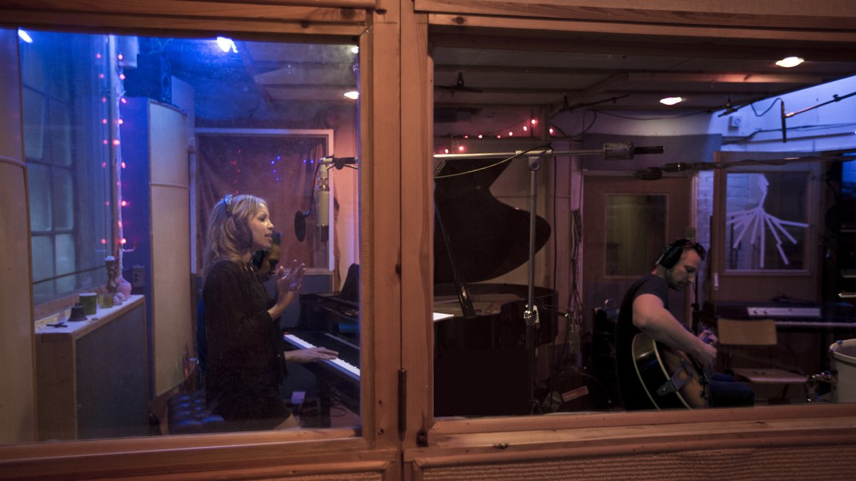 mistyrivermusic's tweet photo. "With You Around” release day is tomorrow! Woooohoooo 🥳🥳🎉🎉 Here's us on day one recording at the legendary @eastcotestudios 💥 Have a sneak preview ahead of tomorrow here!!! 👇
https://t.co/tiWqY81Rgf
#withyouaround #vancepowell #sputniksound #mradammorley #eastcotestudios https://t.co/S1wVcJBfJS