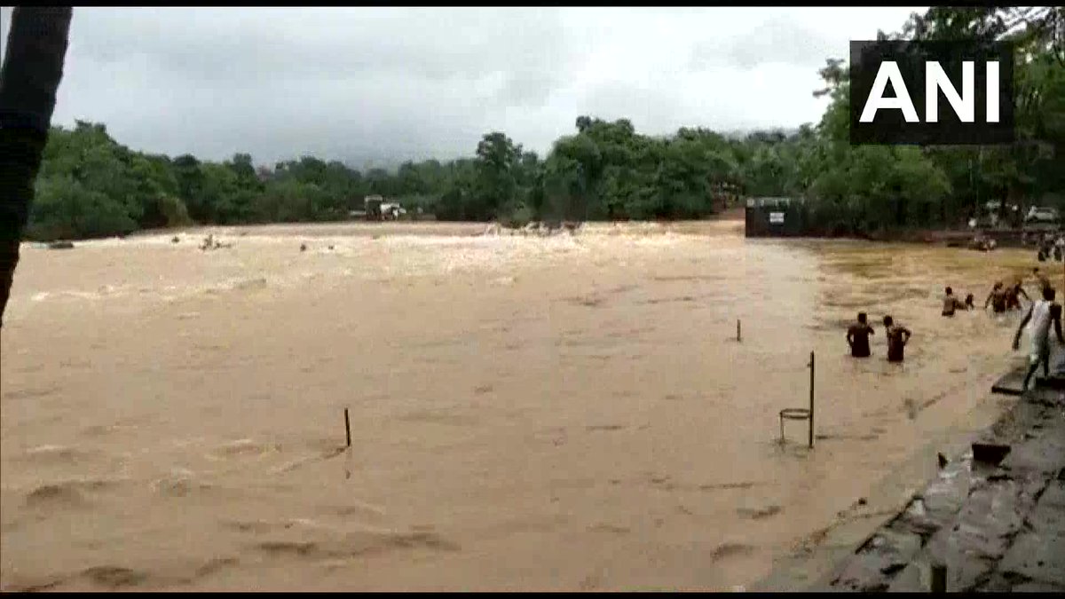 TOIMangalore's tweet image. Water level of #Netravathi river rises in #Mangaluru following heavy rainfall in the region; IMD has predicted heavy rainfall in Mangaluru till August 8 (ANI)