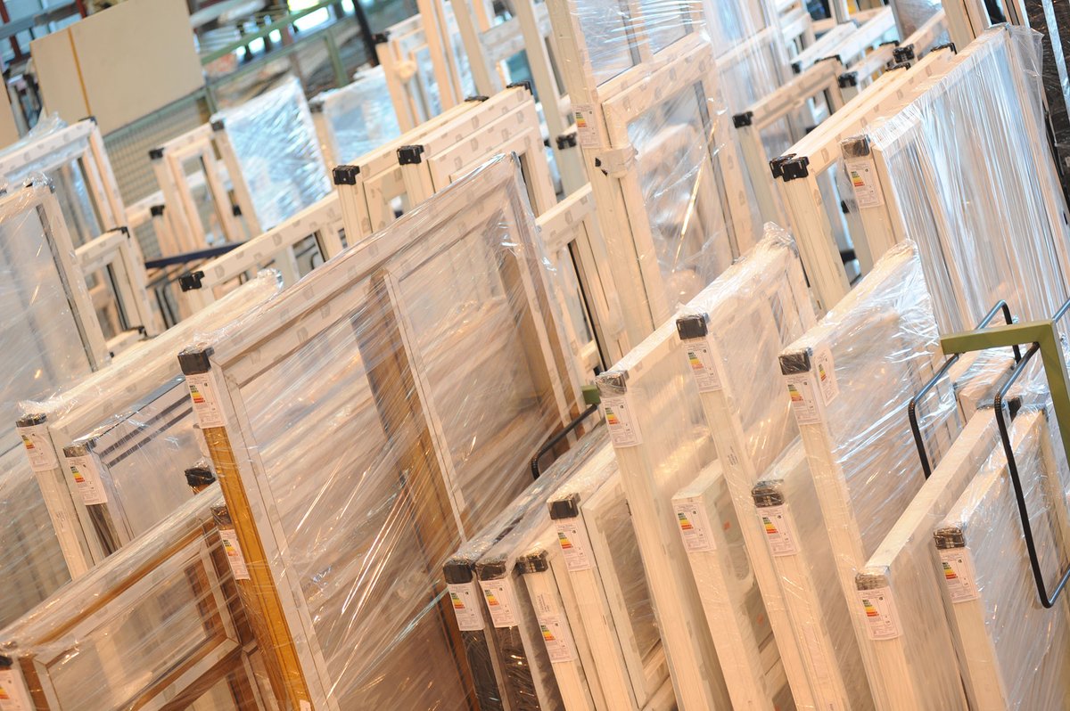 SolarframeLtd's tweet photo. The combination of having a large manufacturing capacity and skilled &amp; dedicated workforce, fast lead times and high quality products makes us your perfect trade partner - get in touch on 01709 915050

#windows #doors #conservatories #trade #glazing https://t.co/HVkFgf5PT8