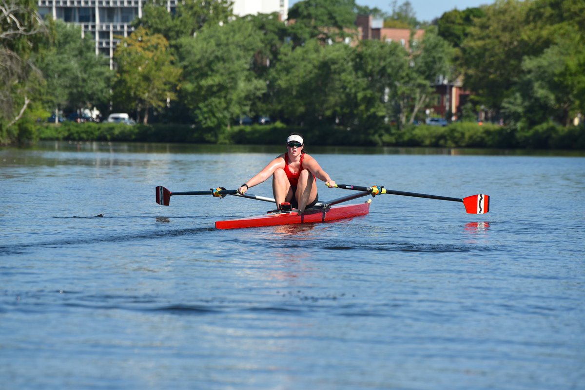 CRIBoston's tweet photo. Awesome @cri_varsitygirls practice with coach John Sisk... 🚣♀️💪🤯
Boston skyline is not too shabby either 😆
#rowing #rowingmotivation #thursdayfunday #CommunityRowing
#sculling #scullingisfun #varsityrowing #sherows #summer https://t.co/aiua3ojfSl