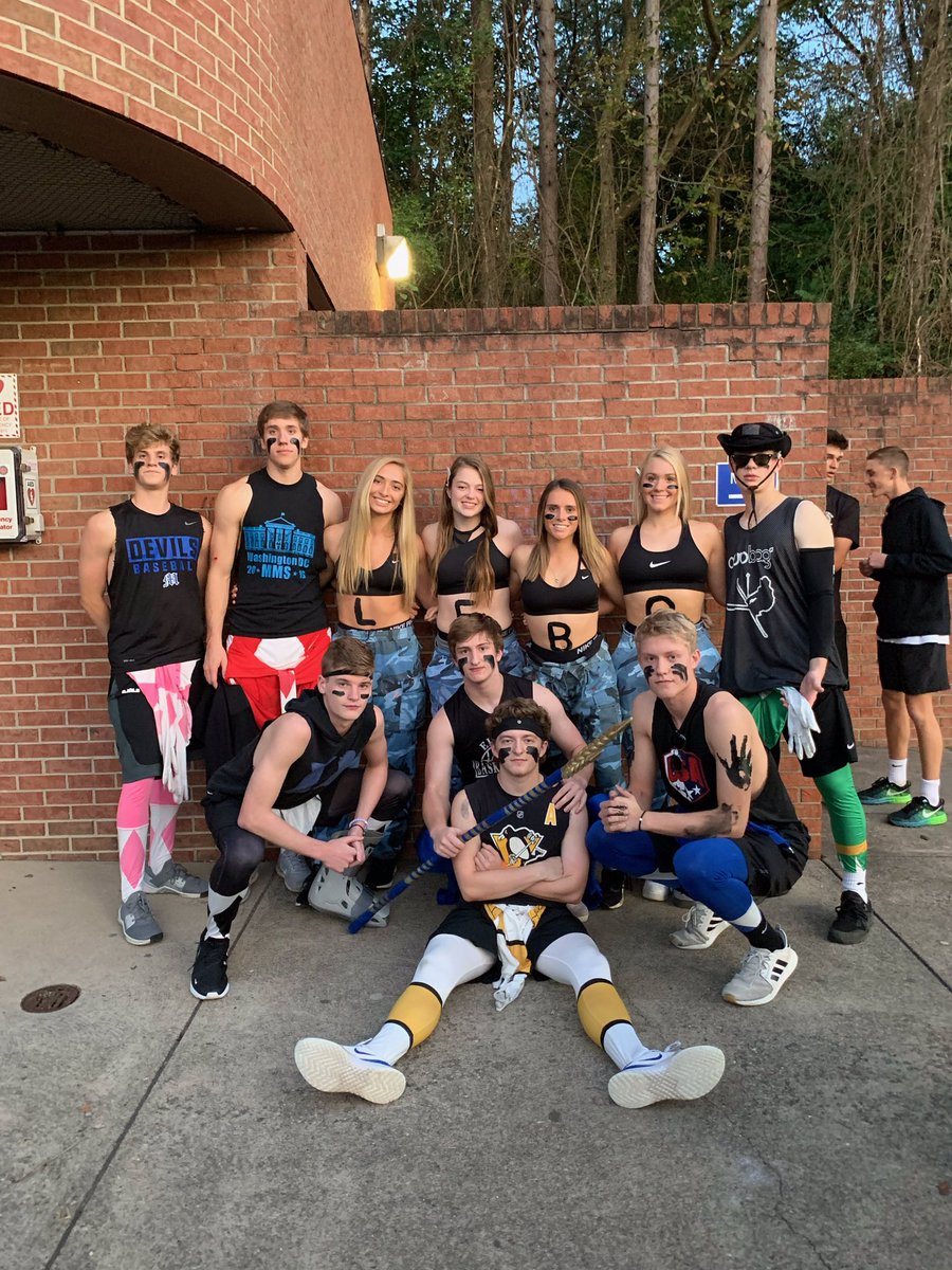 Lebo_ss26's tweet image. Dear Lebo,
It’s been a hell of a ride and we enjoyed every moment of running the den. Nothing will ever be more electric than storming USCs field for football and soccer. It went fast but our time is up and the den will be under new leadership shortly. 
2020 Den out🔱😈✌️