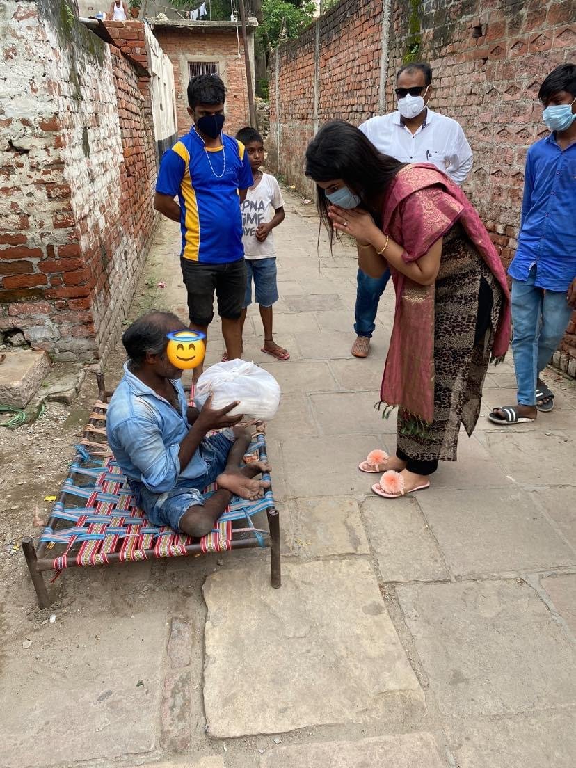 AlamAns79126142's tweet photo. #day123 #roshnikushaljaiswal #congresskisipahi #muhim #divyang #vidhwa ki aarthik madad #rashankit distribution #aage bhi ye madad jaari rahegi #humsabekhain
@roshnikushal https://t.co/3SRS5rZoNO